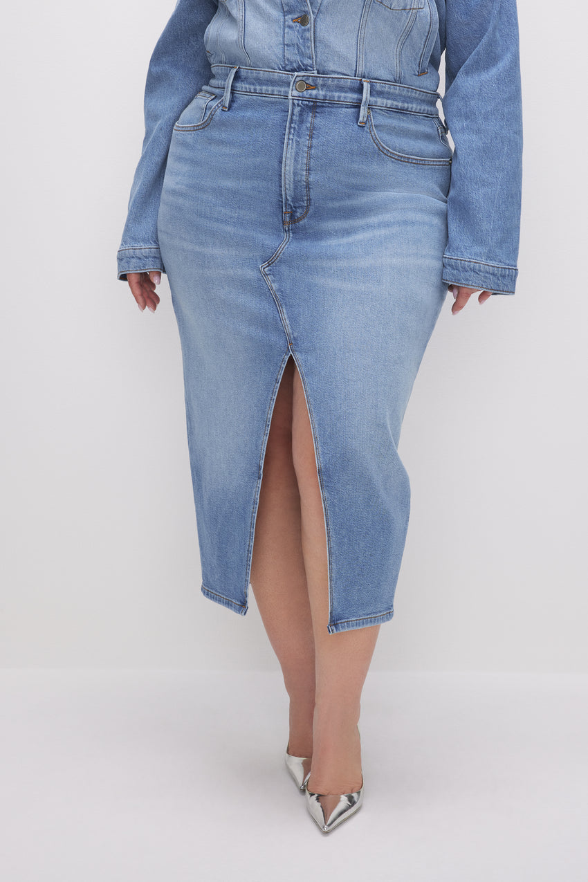 DENIM LIGHT COMPRESSION SLIT MIDI SKIRT | BLUE598 View 7 - model: Size 16 |