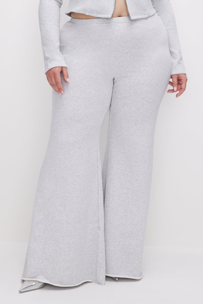 COMPRESSION TERRY SUPER FLARE PANTS| HEATHER GREY001 View 4 - model: Size 16 |