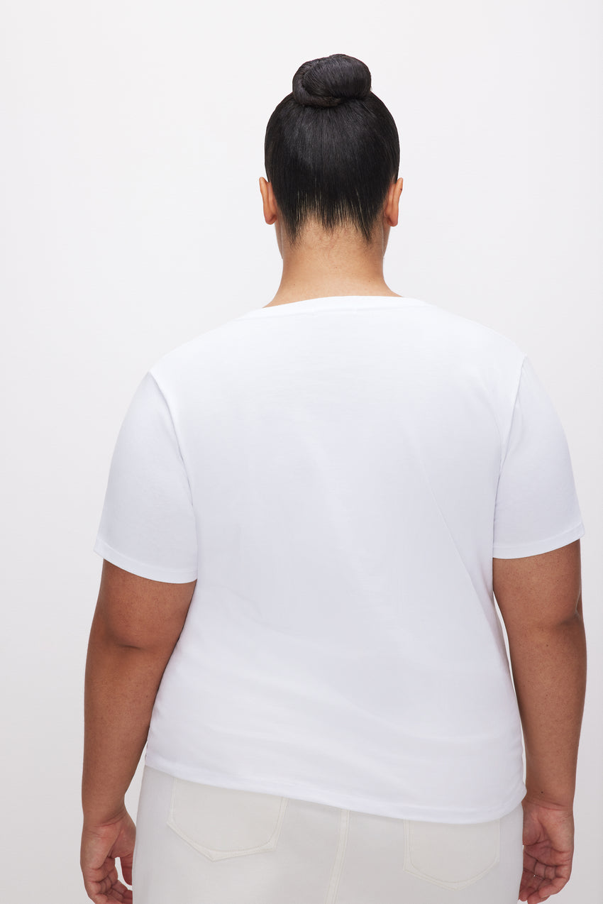 COTTON CLASSIC V-NECK TEE | WHITE001 View 7 - model: Size 16 |