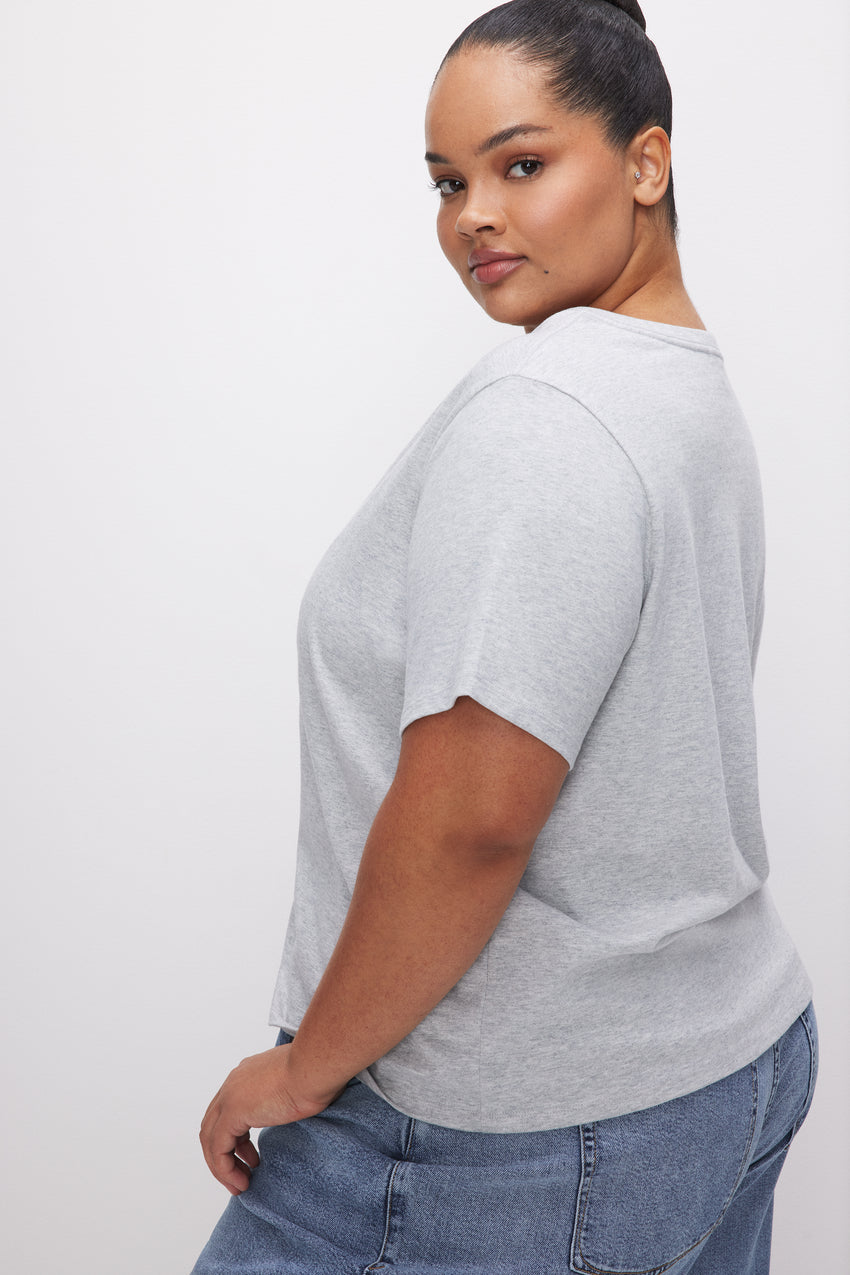 COTTON CLASSIC V-NECK TEE | HEATHER GREY001 View 6 - model: Size 16 |