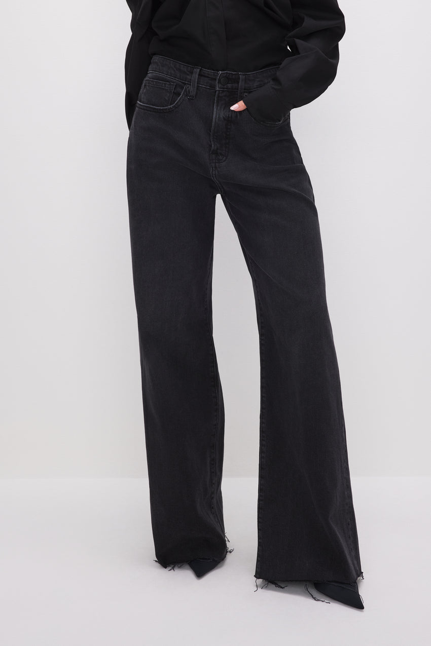 GOOD EASE RELAXED JEANS | BLACK324 View 3 - model: Size 0 |