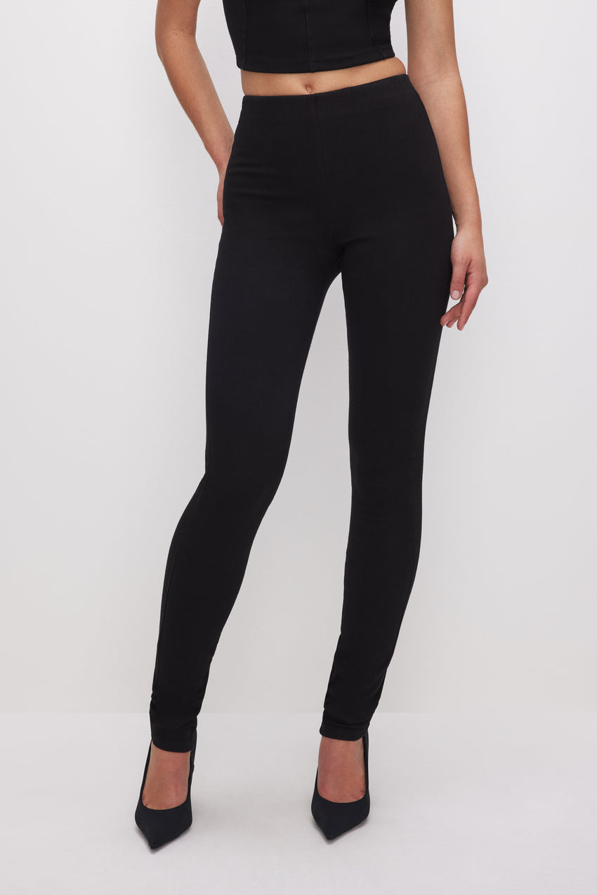 SOFT SCULPT PULL-ON SKINNY JEANS | BLACK001 View 3 - model: Size 0 |