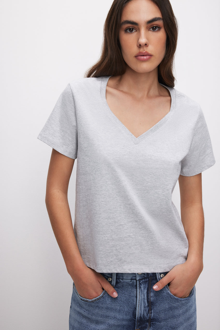 COTTON CLASSIC V-NECK TEE | HEATHER GREY001 View 2 - model: Size 0 |