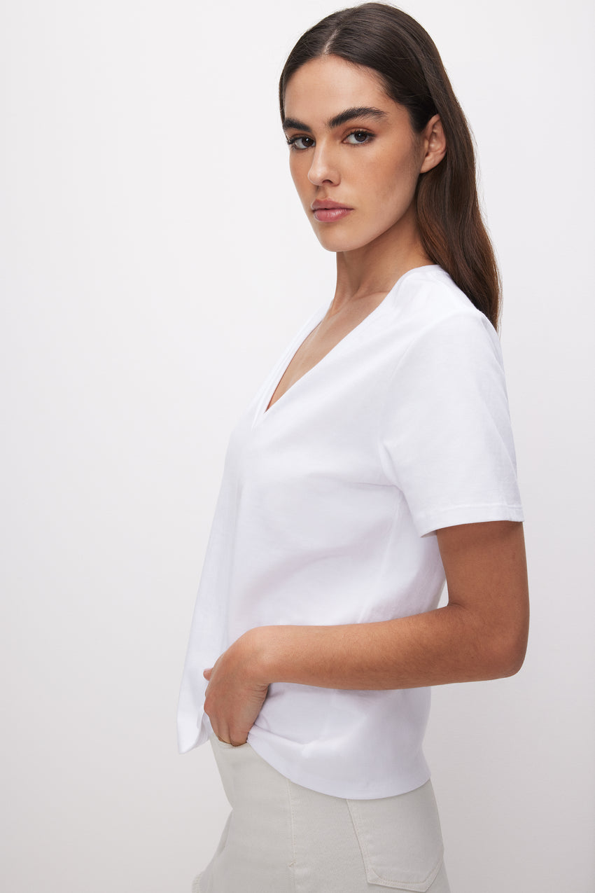 COTTON CLASSIC V-NECK TEE | WHITE001 View 3 - model: Size 0 |