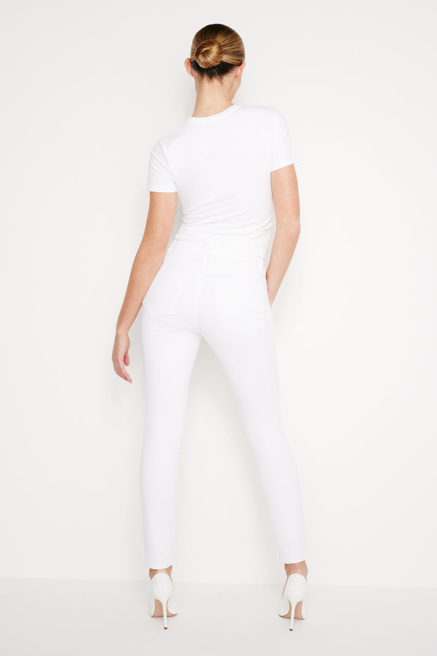 GOOD LEGS SKINNY JEANS | WHITE001 View 3 - model: Size 0 |