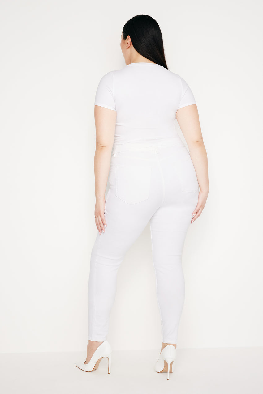 GOOD LEGS SKINNY JEANS | WHITE001 View 8 - model: Size 16 |