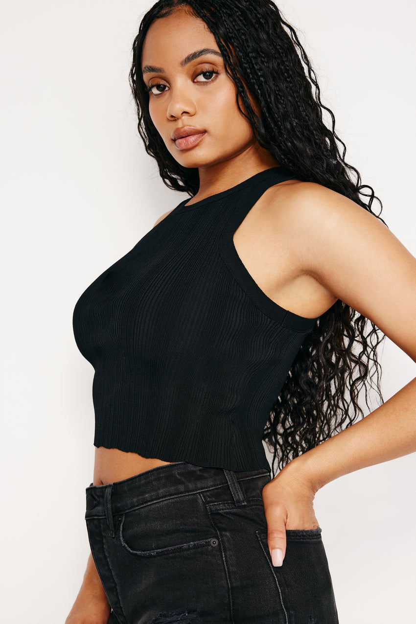 RIBBED KNIT CROPPED TANK TOP | BLACK001 View 6 - model: Size 8 |