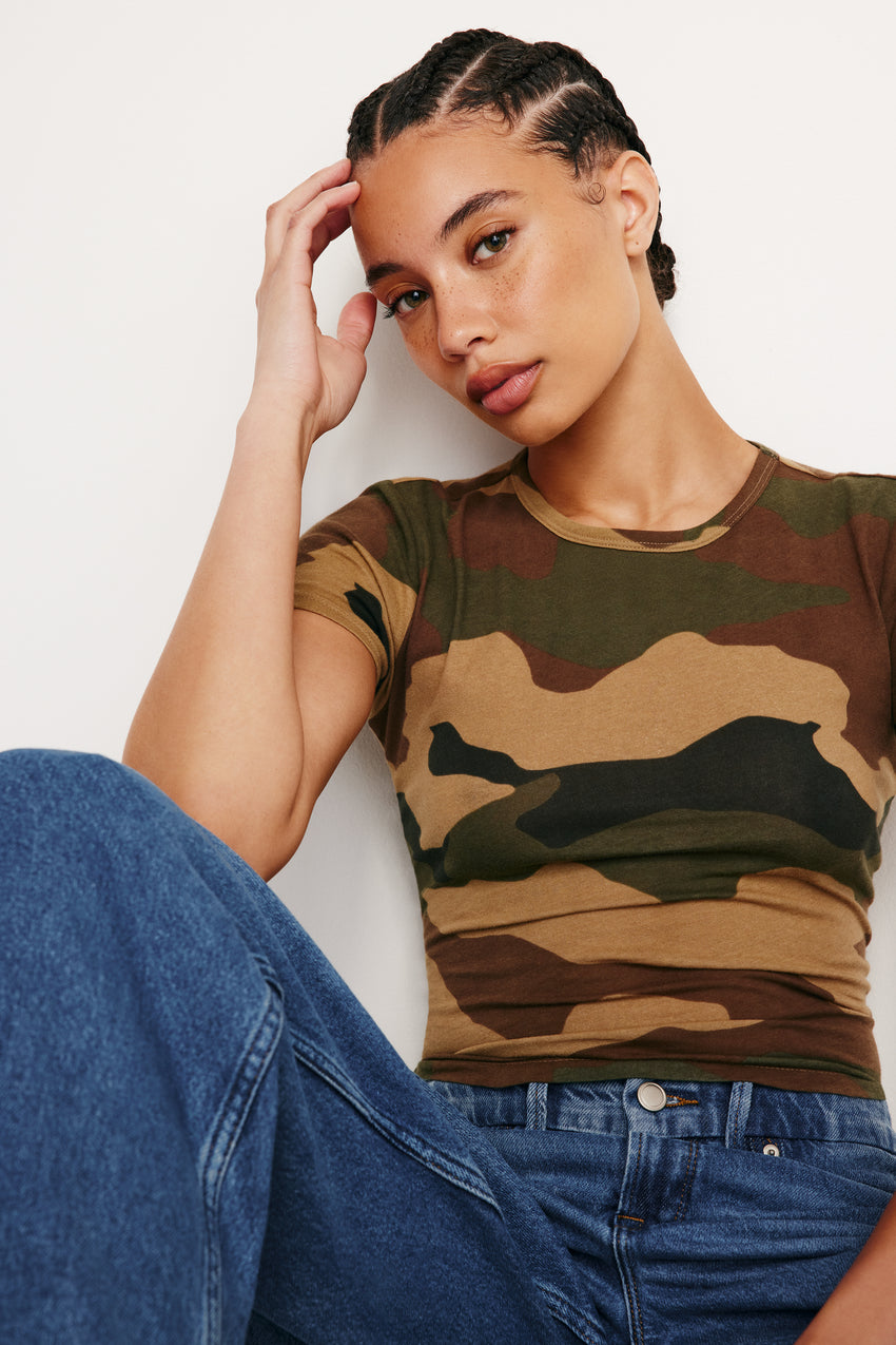 FEATHERWEIGHT COTTON SLIM TEE | FATIGUE GREEN CAMO001 View 0 - model: Size 0 |
