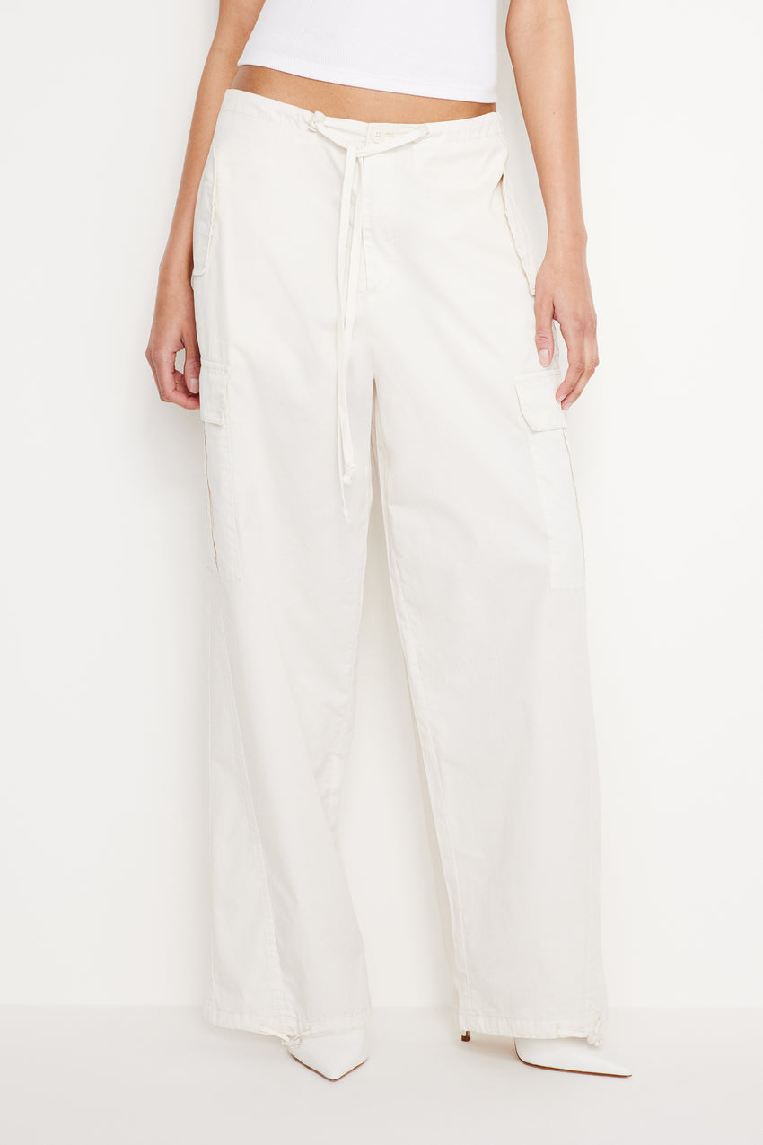 PARACHUTE PANTS | CLOUD WHITE 001 View 4 - model: Size 0 |