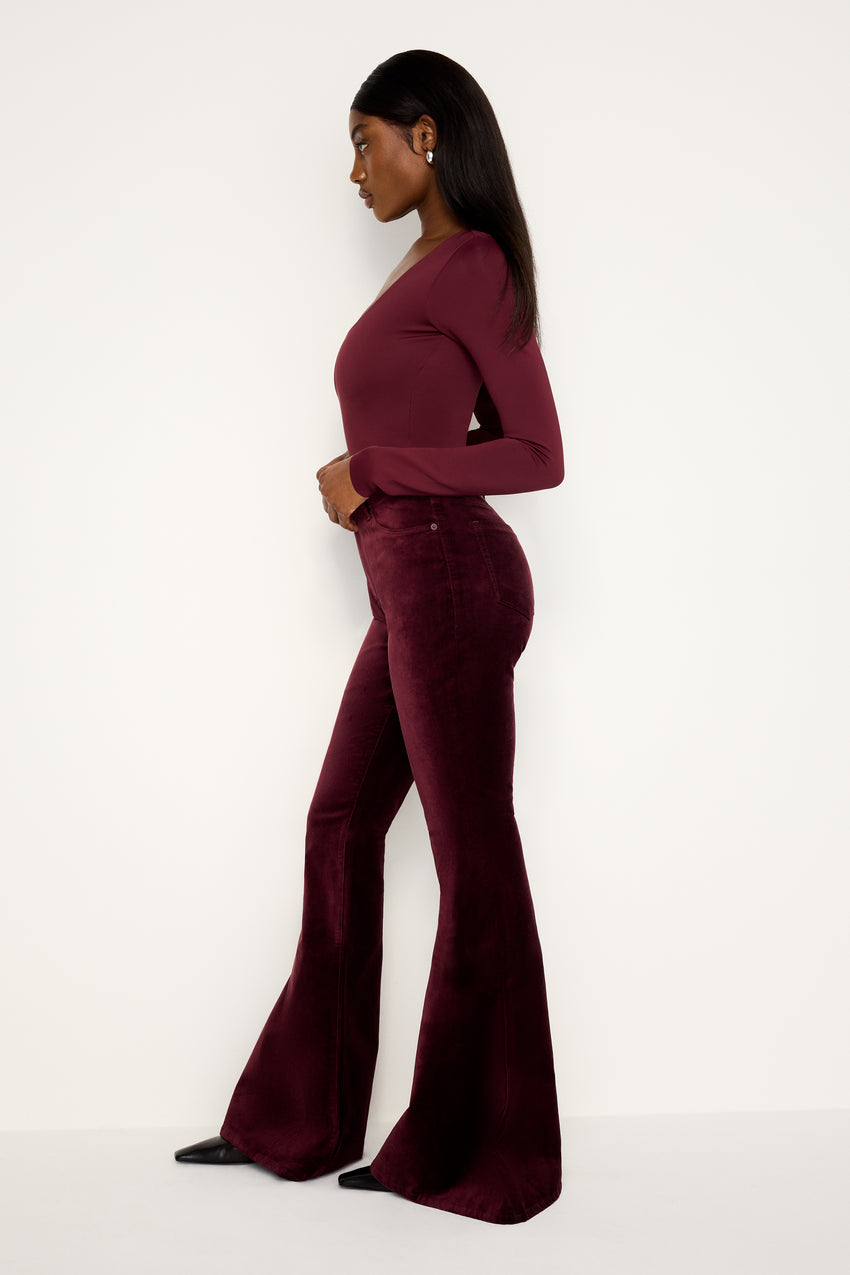 GOOD WAIST SUPER FLARE VELVET PANTS | OXBLOOD002 View 4 - model: Size 0 |