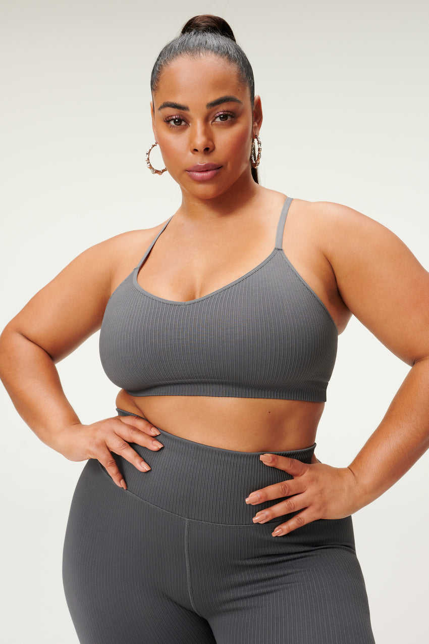 SEAMLESS CHUNKY RIB BRA | SHADOW001 View 11 - model: Size 16 |