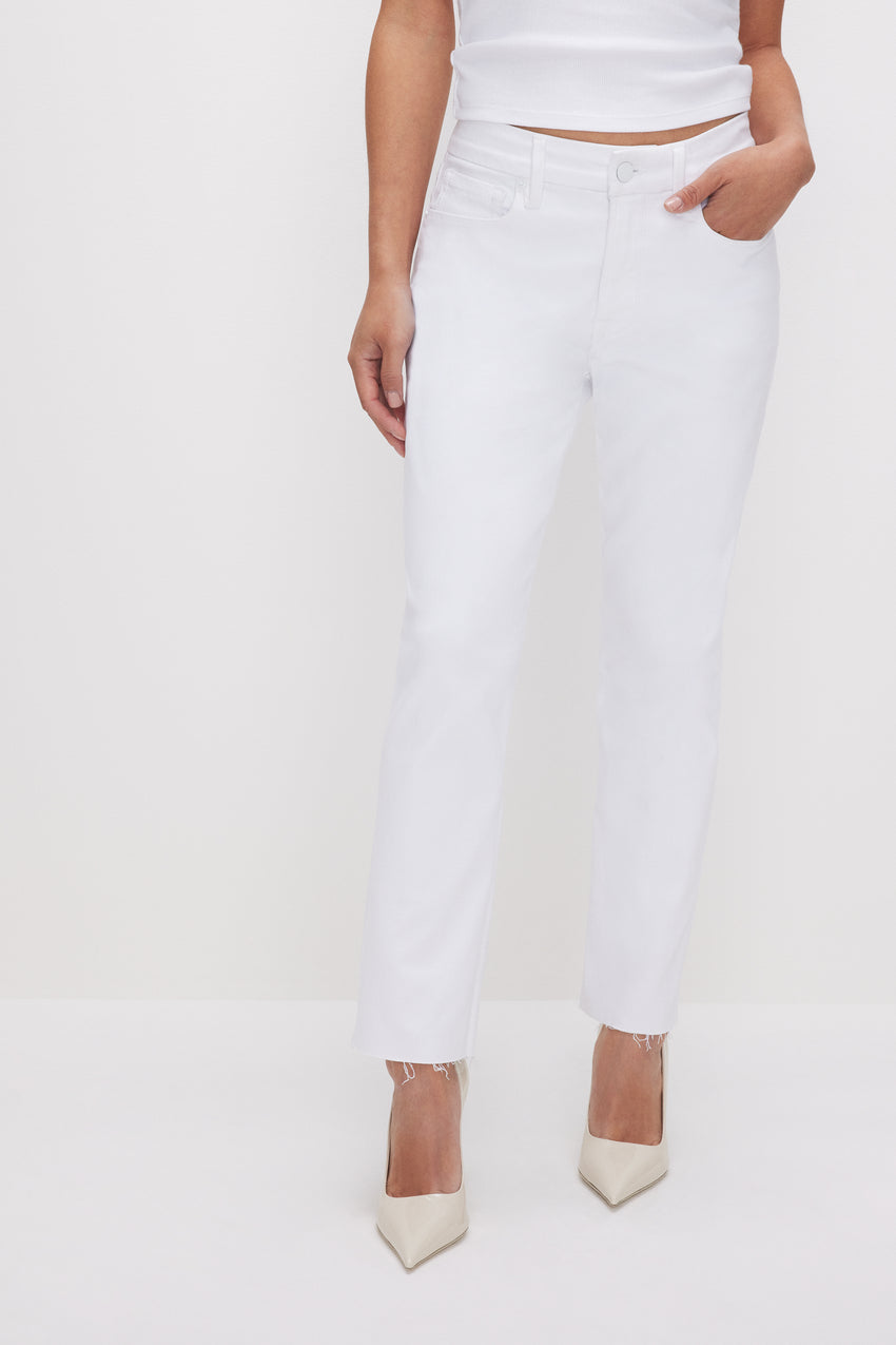 GOOD PETITE STRAIGHT JEANS | WHITE037 View 1 - model: Size 0 |