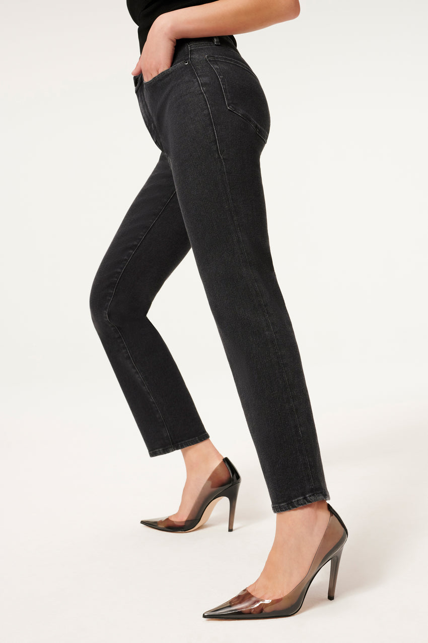 GOOD LEGS STRAIGHT JEANS| BLACK184 View 2 - model: Size 0 |