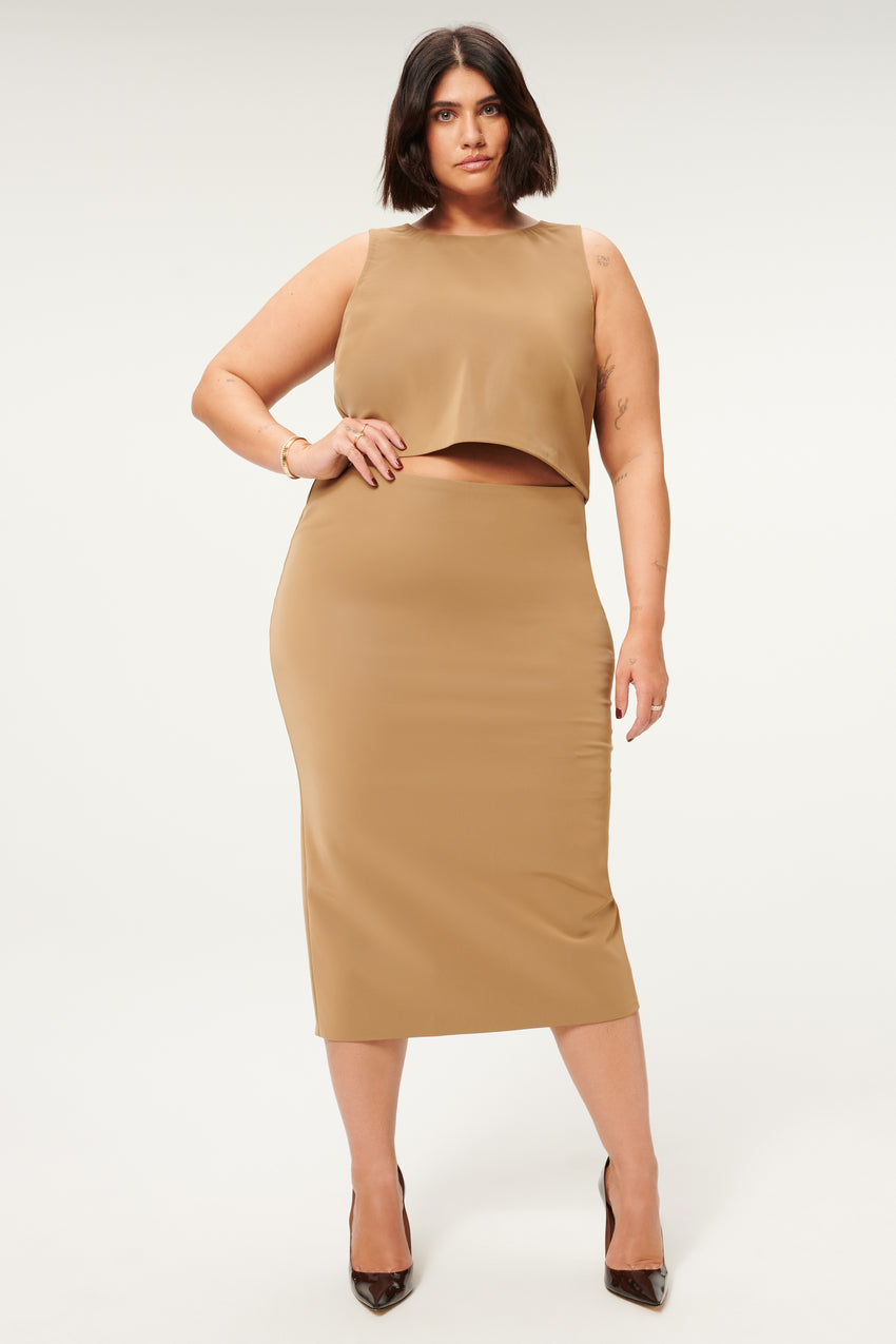 FAUX LEATHER CROP TOP | WARM CARAMEL003 View 6 - model: Size 16 |