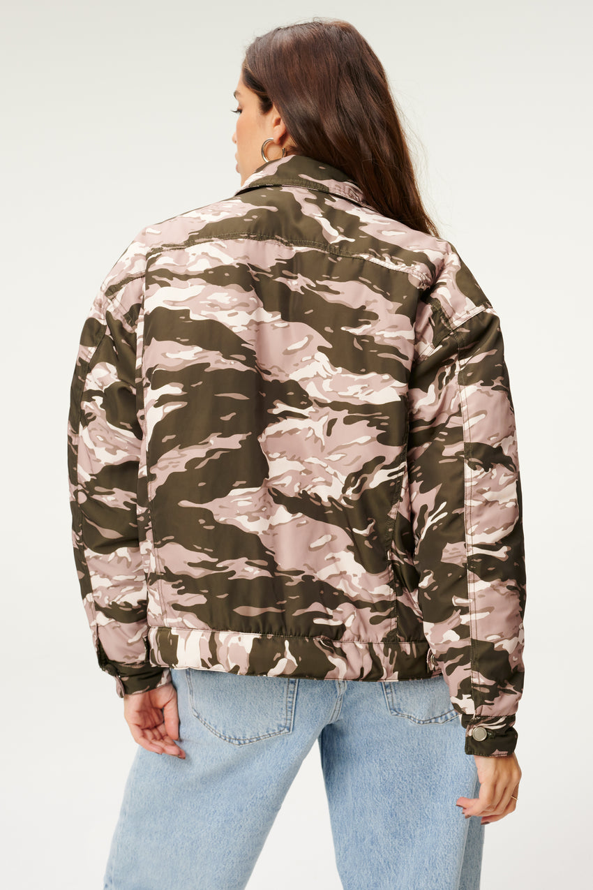 TRUCKER PUFFER | FOREST CAMO001 View 8 - model: Size 0 |