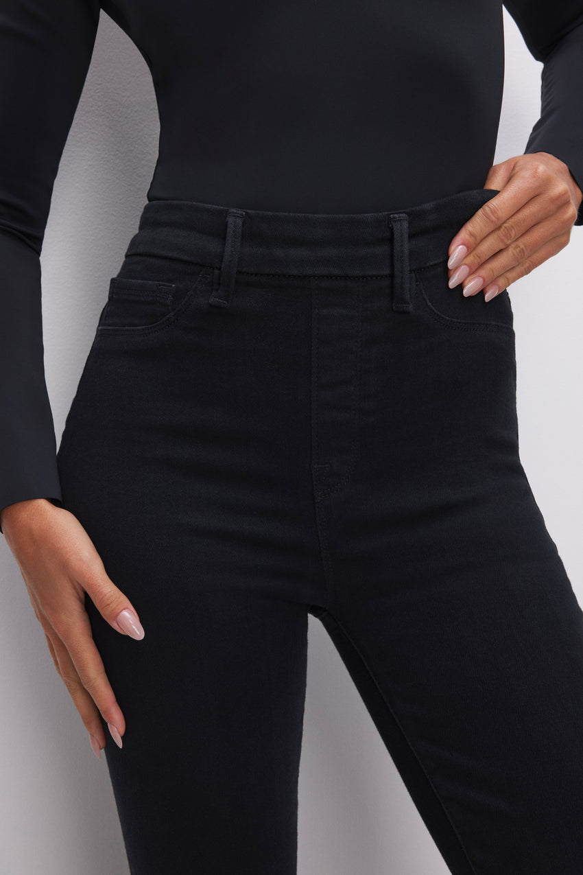 POWER STRETCH PULL-ON FLARE JEANS | BLACK001 View 1 - model: Size 0 |