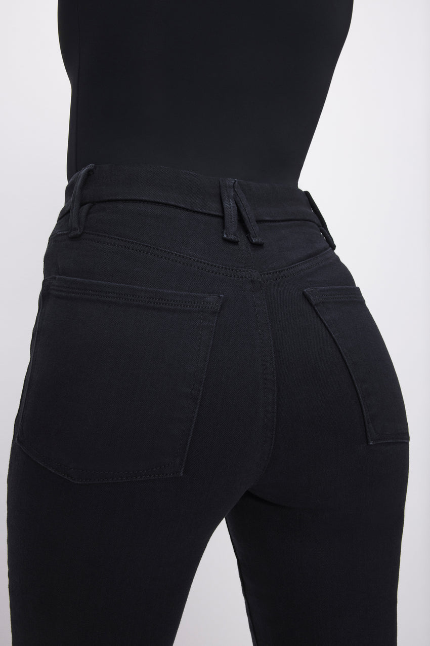 POWER STRETCH PULL-ON STRAIGHT JEANS | BLACK001 View 1 - model: Size 0 |