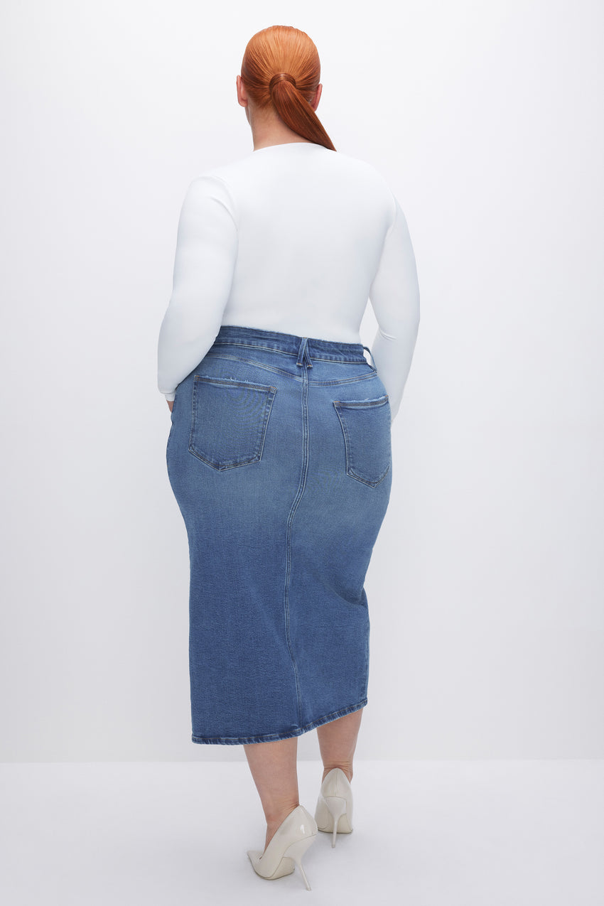 DENIM LIGHT COMPRESSION SLIT MIDI SKIRT | BLUE691 View 1 - model: Size 16 |