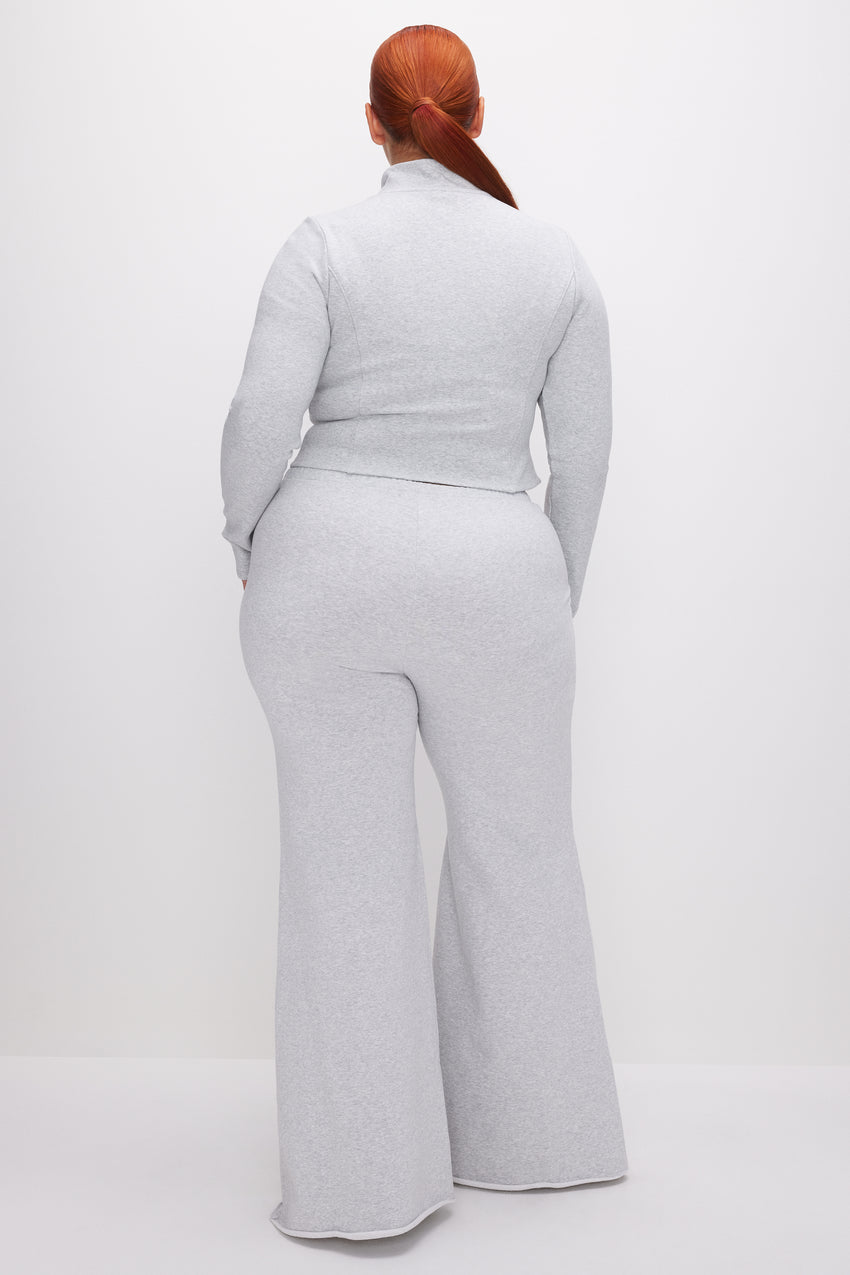 COMPRESSION TERRY SUPER FLARE PANTS| HEATHER GREY001 View 1 - model: Size 16 |