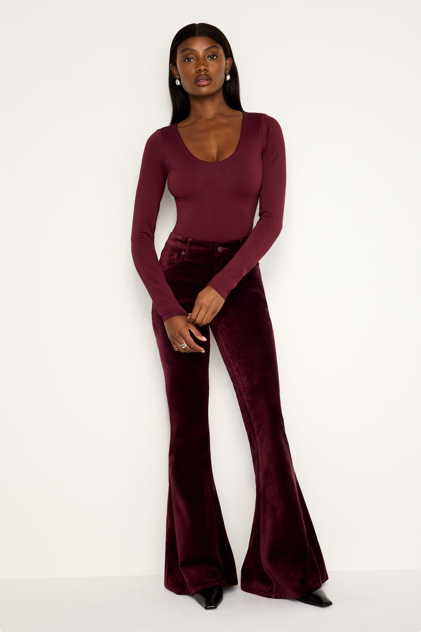 GOOD WAIST SUPER FLARE VELVET PANTS | OXBLOOD002 View 1 - model: Size 0 |