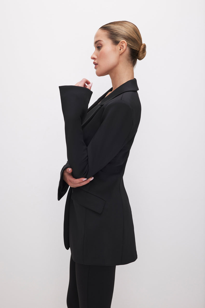 SCUBA FITTED BLAZER | BLACK001 View 2 - model: Size 0 |