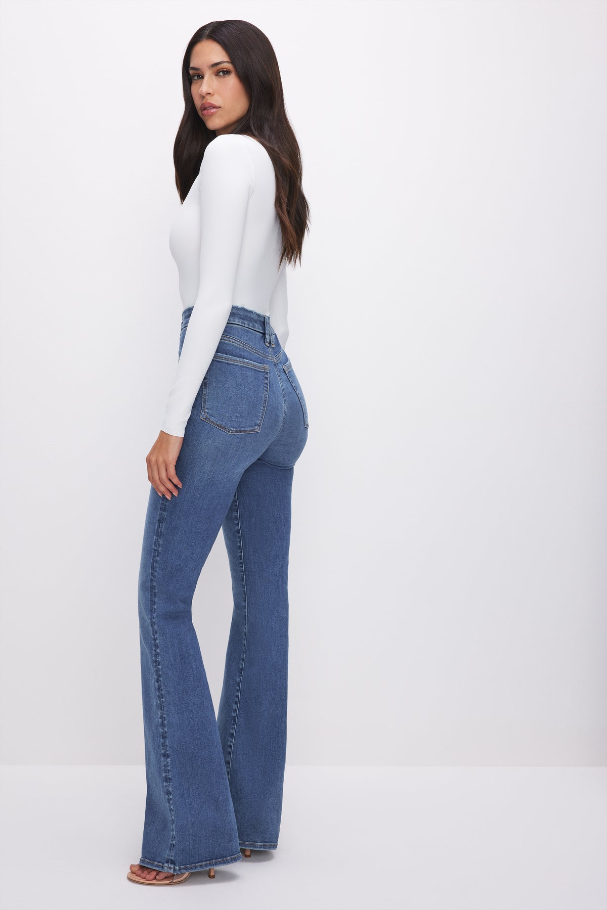 Best Pants for Hourglass Figure: 10+Styles for an Admiring Look ...