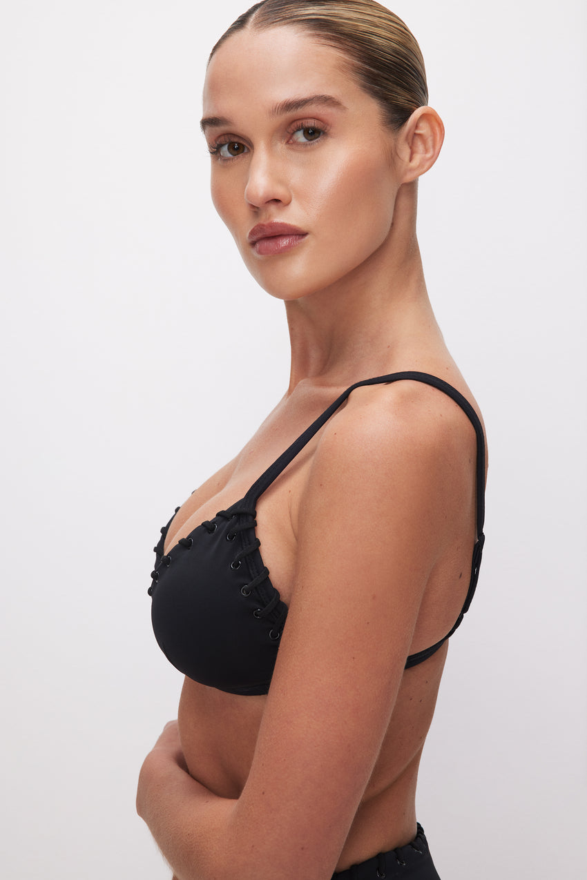 WHIP STITCH COMPRESSION TRIANGLE BIKINI TOP | BLACK001 View 0 - model: Size 0 |