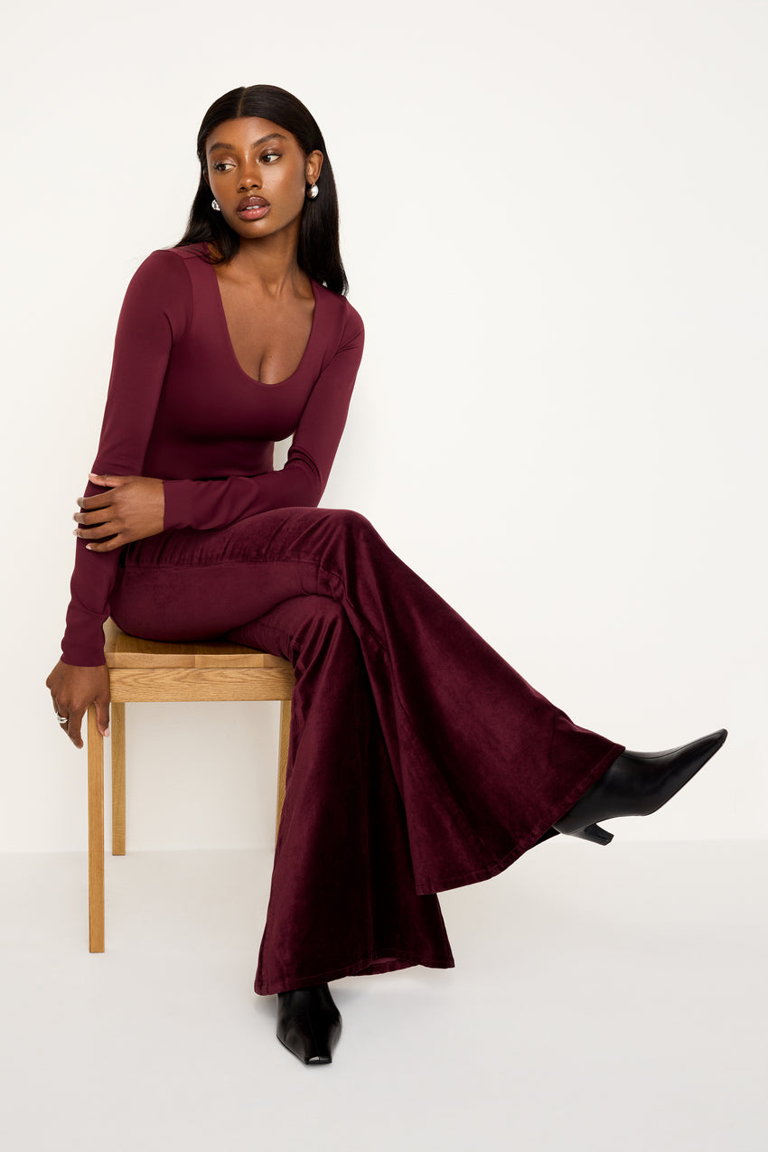 GOOD WAIST SUPER FLARE VELVET PANTS | OXBLOOD002 View 0 - model: Size 0 |