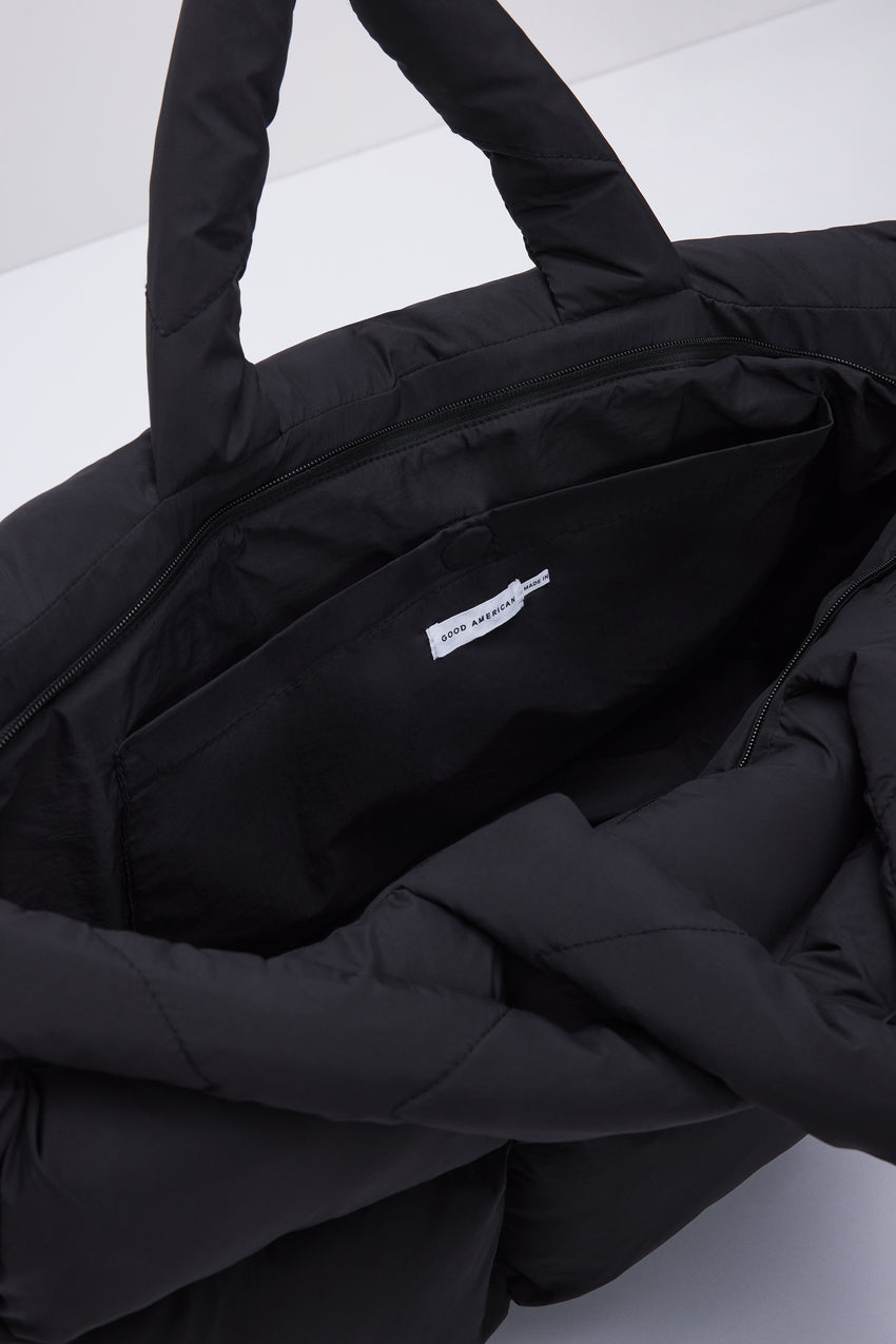 LARGE PUFFER BAG | BLACK001 View 2 - model: Size 0 |
