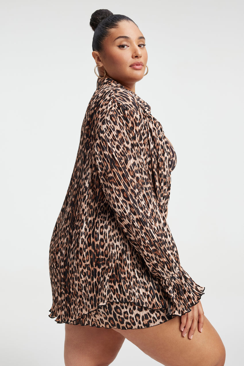 ALWAYS FITS PLISSÉ SHIRT | GOOD LEOPARD003 View 8 - model: Size 16 |