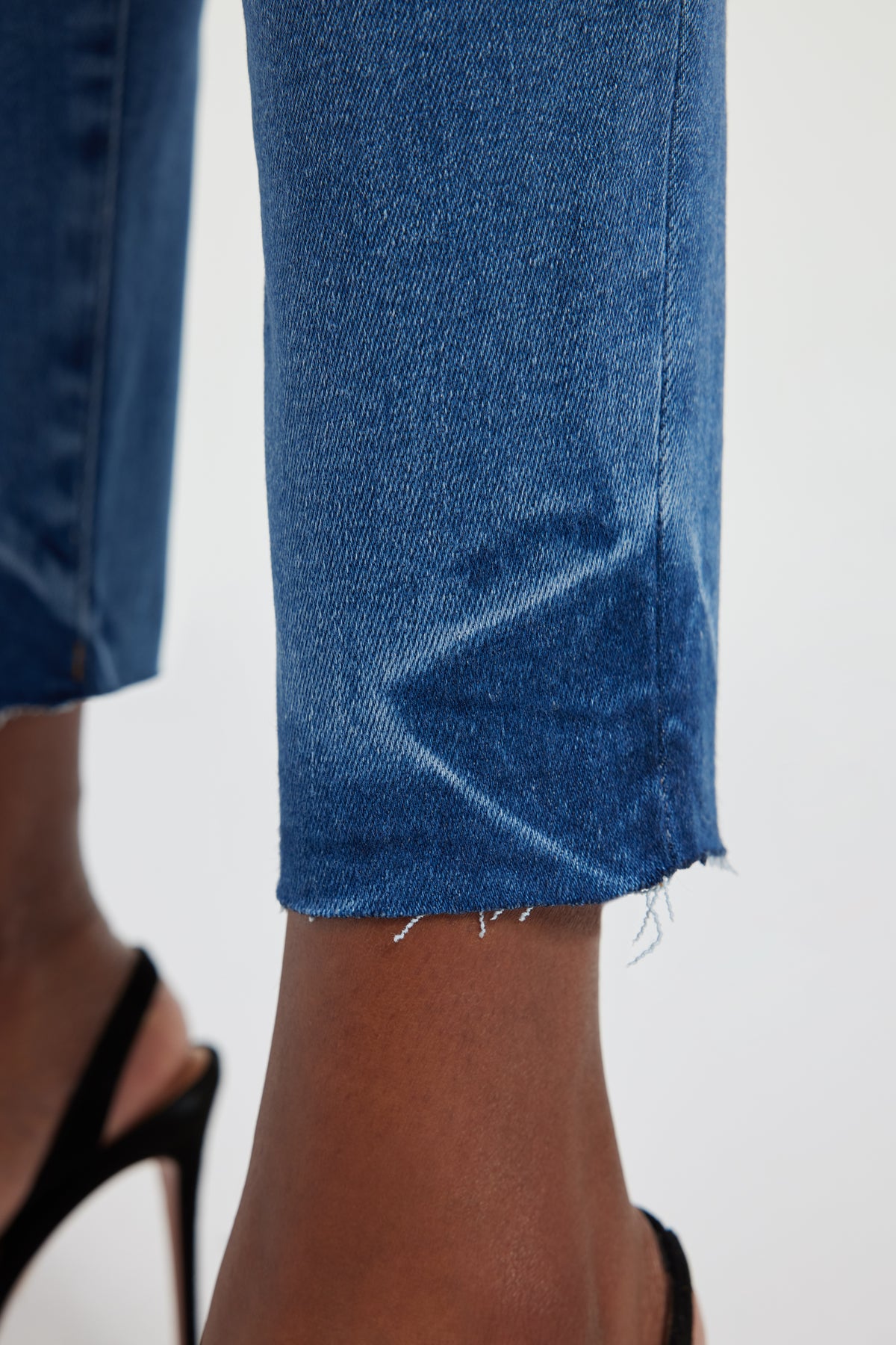 Good American Always Fit Good Legs Skinny Jeans in Indigo447