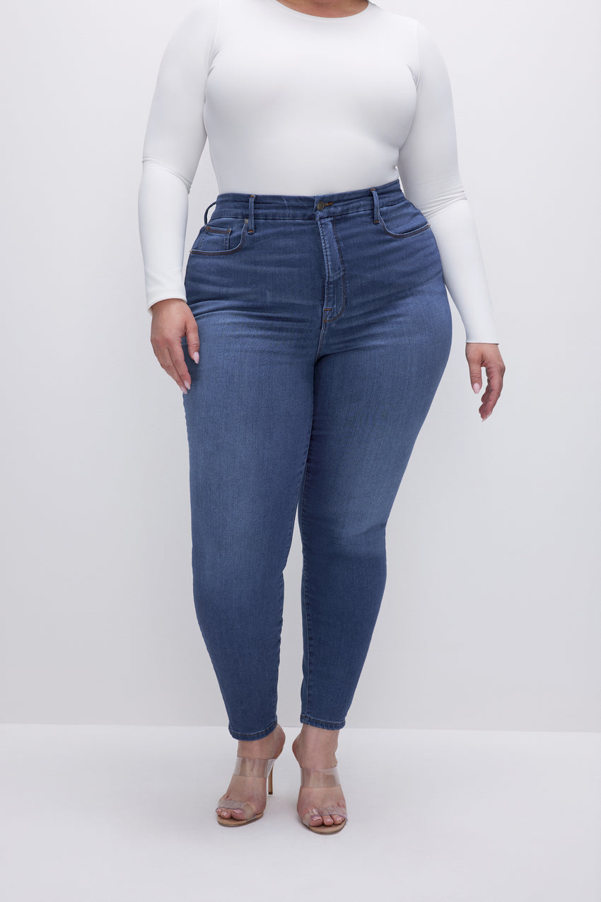 GOOD WAIST SKINNY JEANS | BLUE796 View 5 - model: Size 16 |