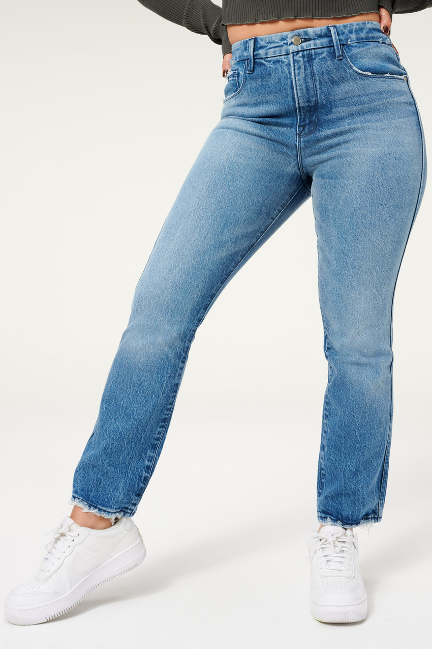GOOD CURVE STRAIGHT JEANS | BLUE858 View 6 - model: Size 8 |