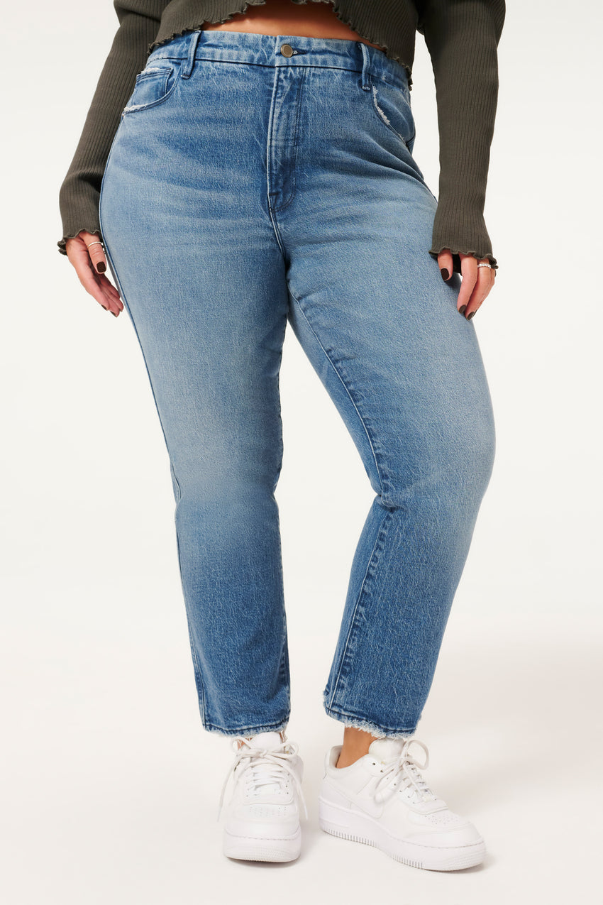 GOOD CURVE STRAIGHT JEANS | BLUE858 View 13 - model: Size 16 |