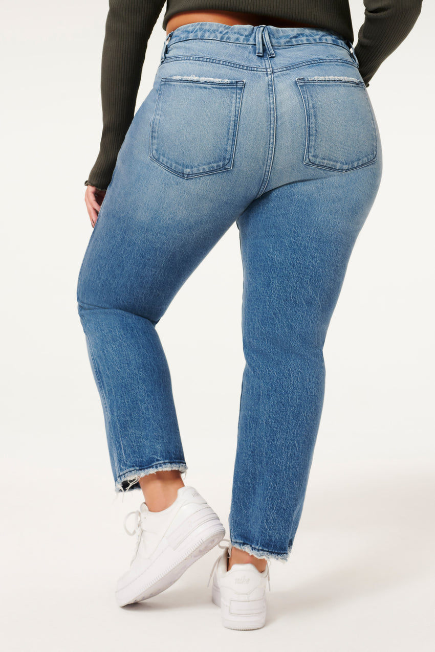 GOOD CURVE STRAIGHT JEANS | BLUE858 View 16 - model: Size 16 |
