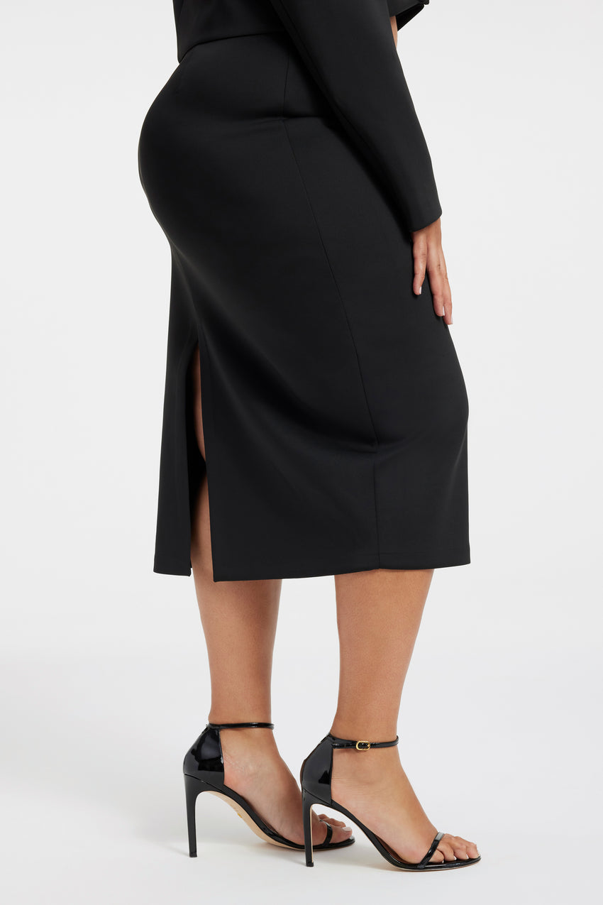 SHINY SCUBA PENCIL SKIRT | BLACK001 View 10 - model: Size 16 |