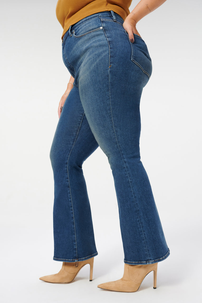 GOOD CLASSIC SLIM BOOTCUT JEANS | BLUE811 View 15 - model: Size 16 |