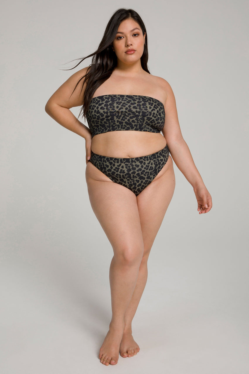 BETTER REVERSIBLE BIKINI BOTTOM | LEOPARD004 View 17 - model: Size 16 |