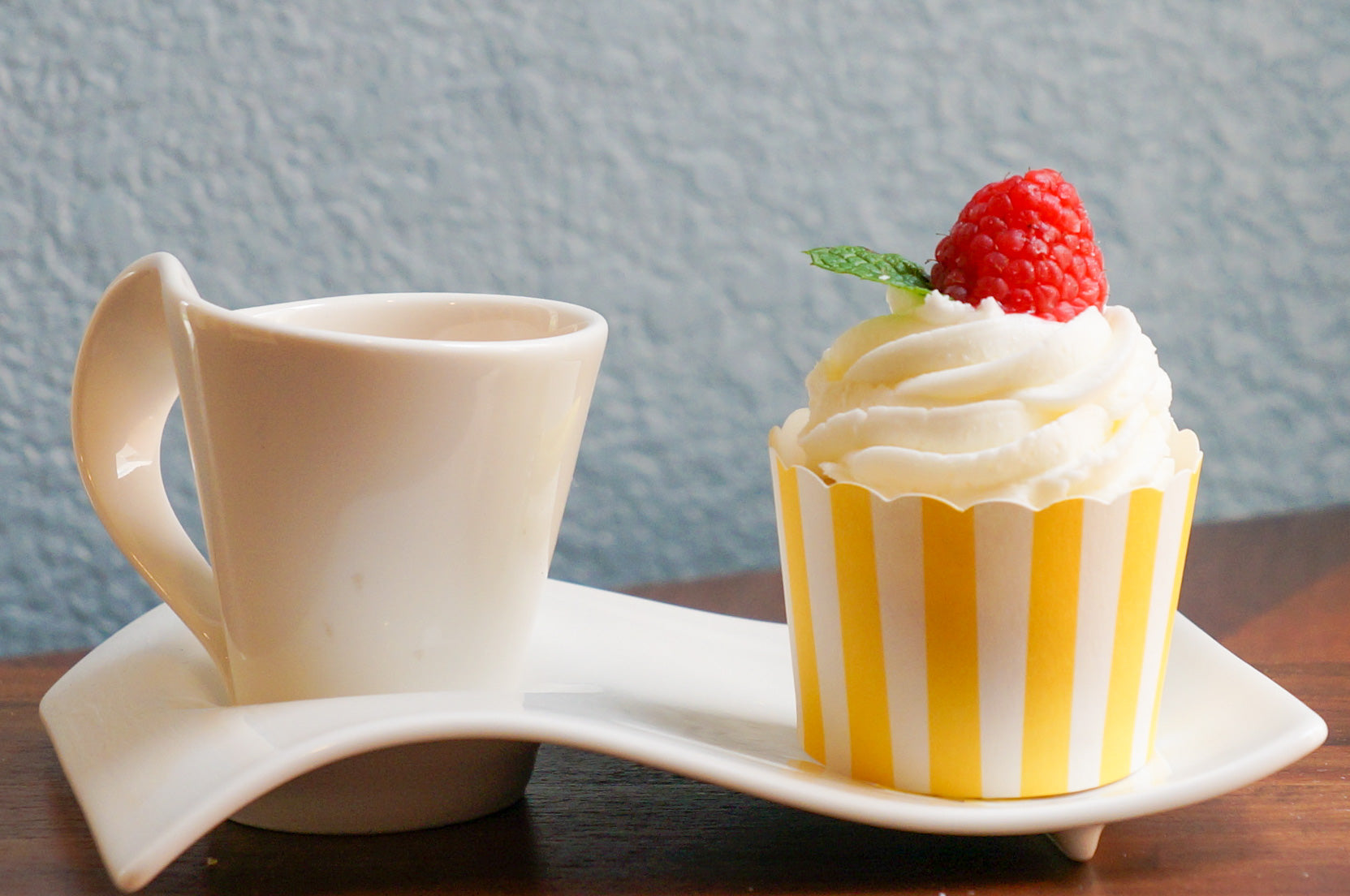 Case of 350 Jumbo Sweet Diagonal Bake-In-Cups