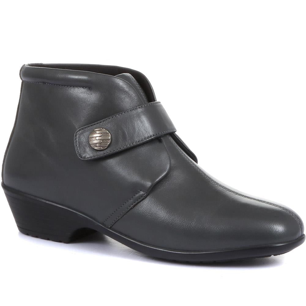 Wide Fit Leather Ankle Boots - KF28026 / 313 332 image 0