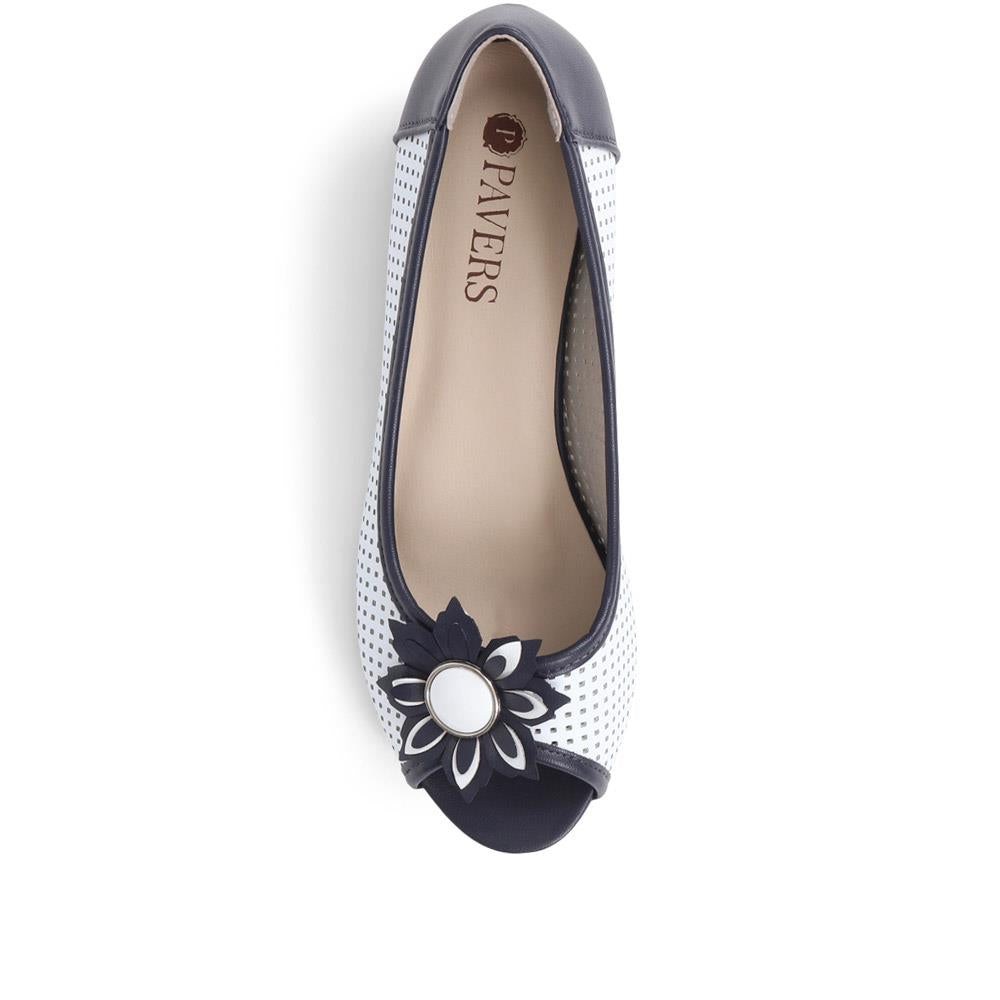 Wide Fit Open Toe Pump with Flower - SAND1900 / 135 753 image 2