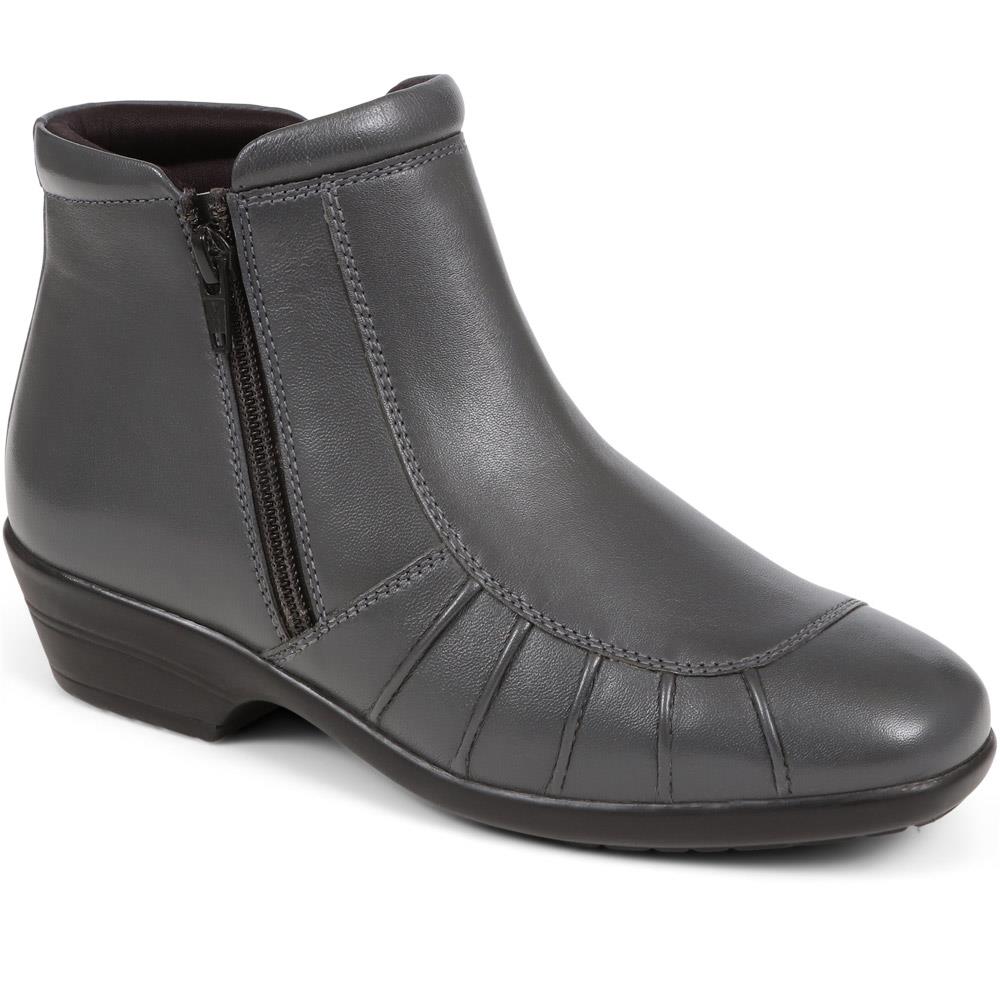 Lightweight Leather Ankle Boots - KF38012 / 324 468 image 0