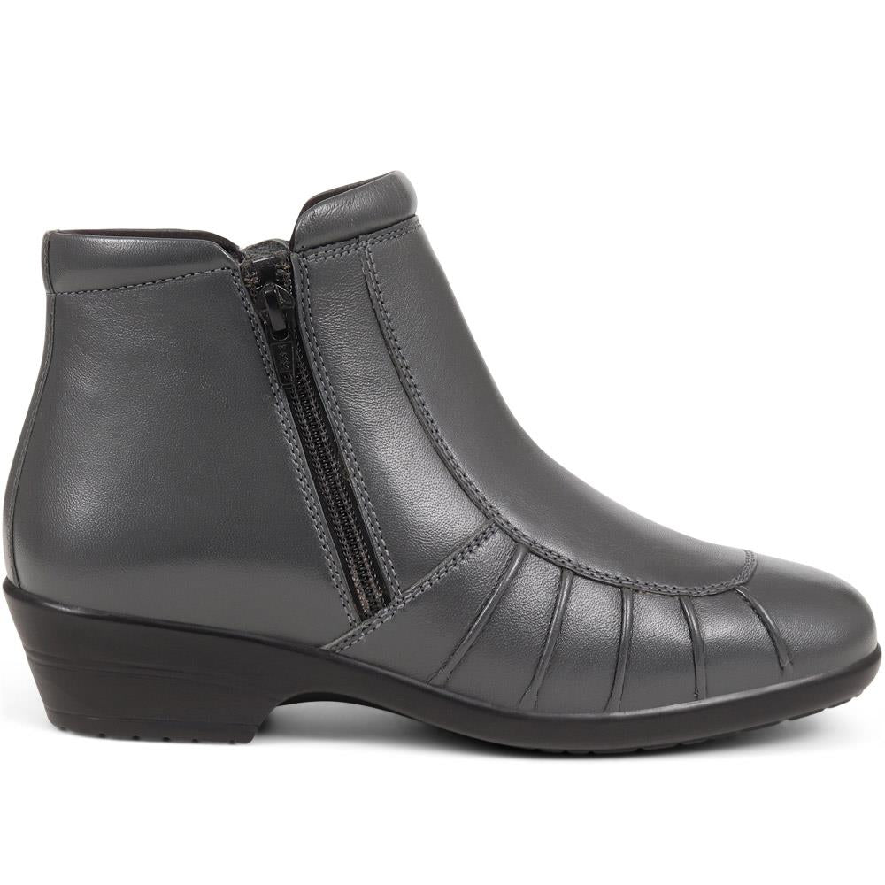 Lightweight Leather Ankle Boots - KF38012 / 324 468 image 1