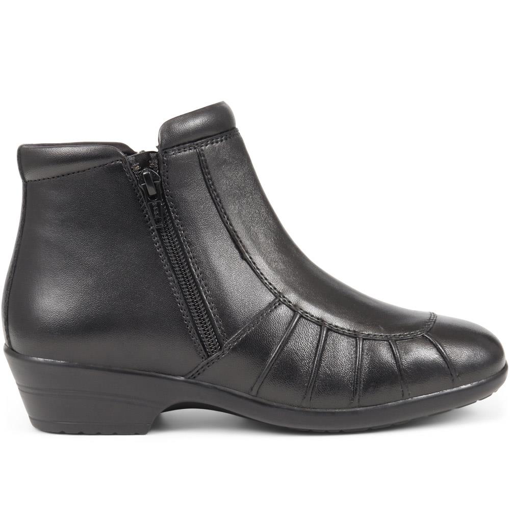 Lightweight Leather Ankle Boots - KF38012 / 324 468