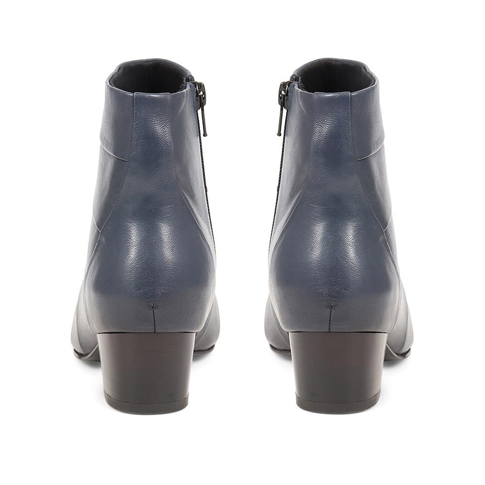 Everyday Leather Ankle Boots - MAGNU38003 / 324 540 image 2