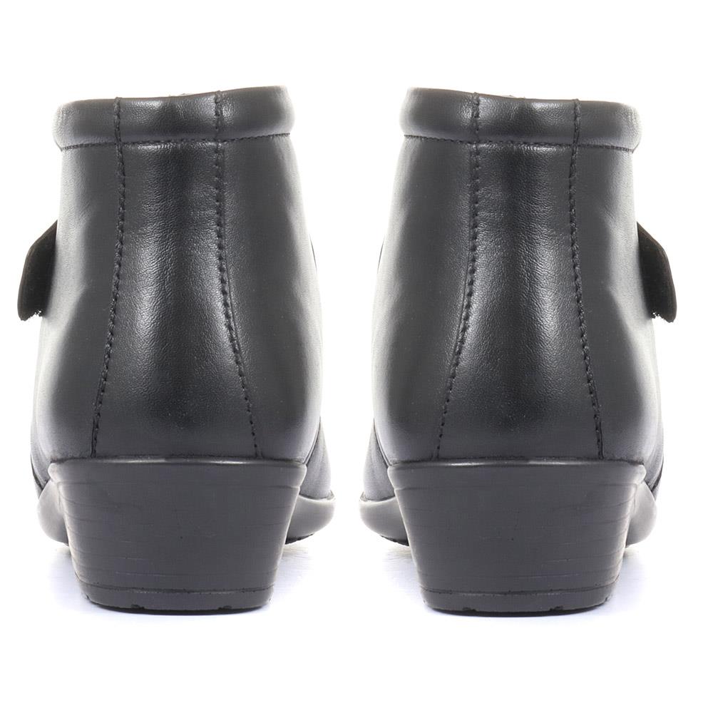 Wide Fit Leather Ankle Boots - KF28026 / 313 332