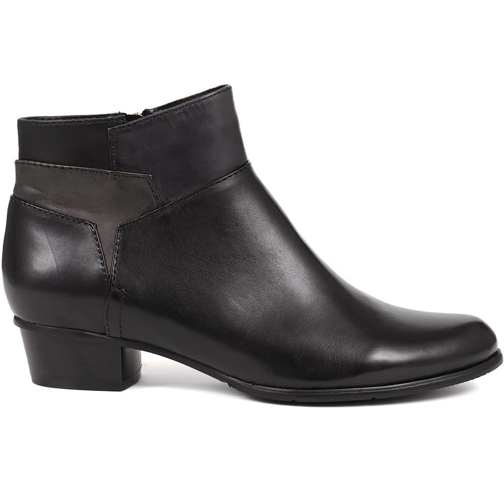 Heeled Leather Boots - SINO38500 / 324 524 image 1