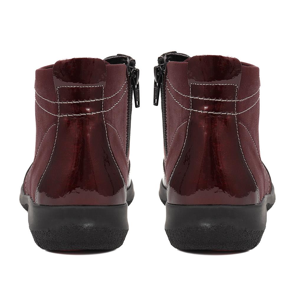 Patent Lace Up Ankle Boots - CAL38005 / 324 436 image 2