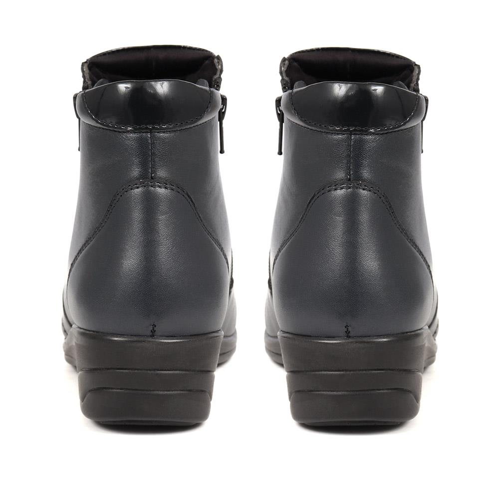 Wide Fit Leather Boots  - KF38020 / 324 490 image 2