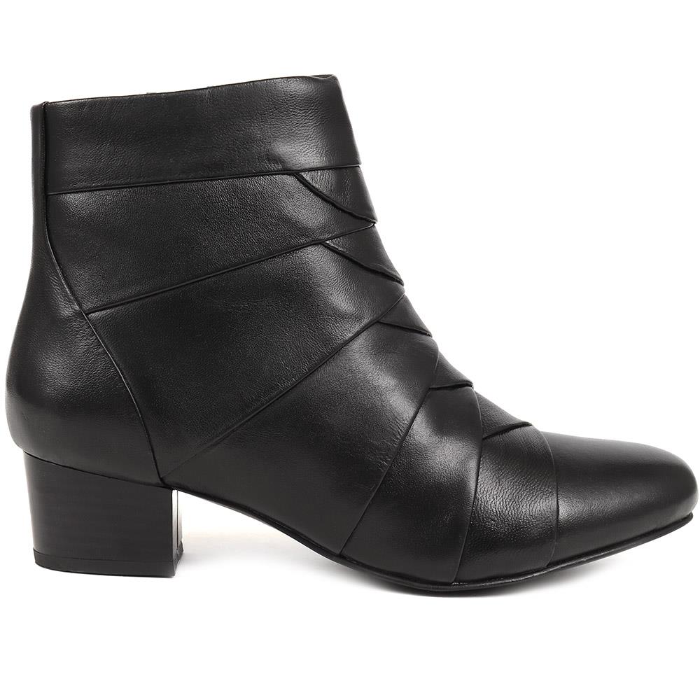 Everyday Leather Ankle Boots - MAGNU38003 / 324 540 image 0